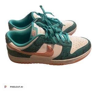 Nike Dunk Low ME Mens Size 9 Coral & Teal Snakeskin Sneakers Shoes